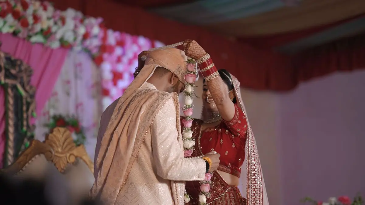 A bride and groom exchanging garlands at the varmala